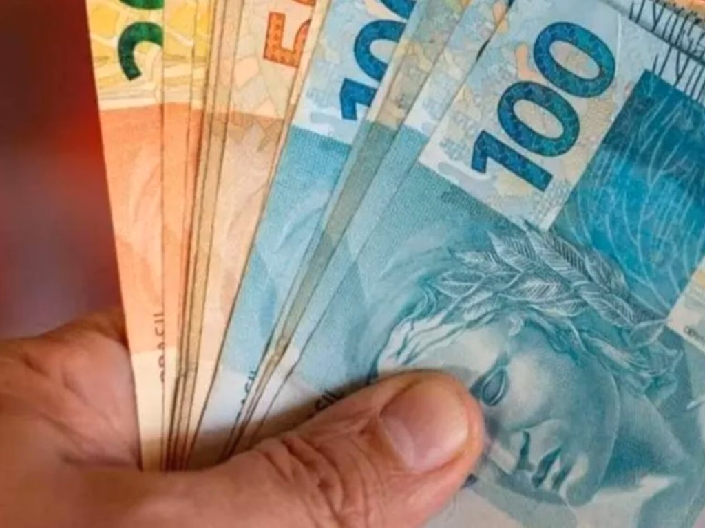 Primeira parcela do 13º deve ser paga até 28 de novembro