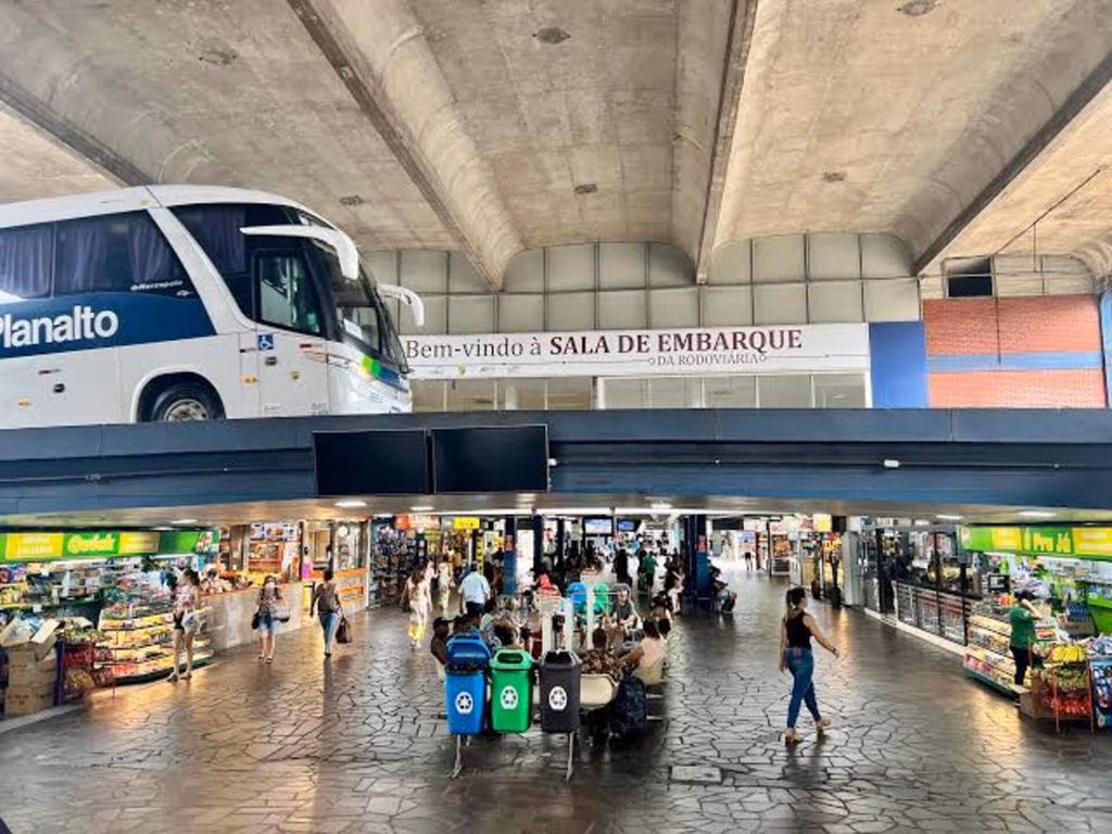 Rodoviária de Porto Alegre deve reabrir totalmente nesta quinta