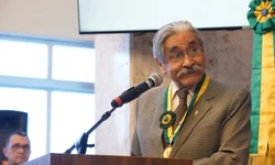 AL homenageia ex-governador Olívio Dutra