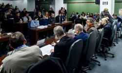 Maria da Penha leva pai de santo para a cadeia