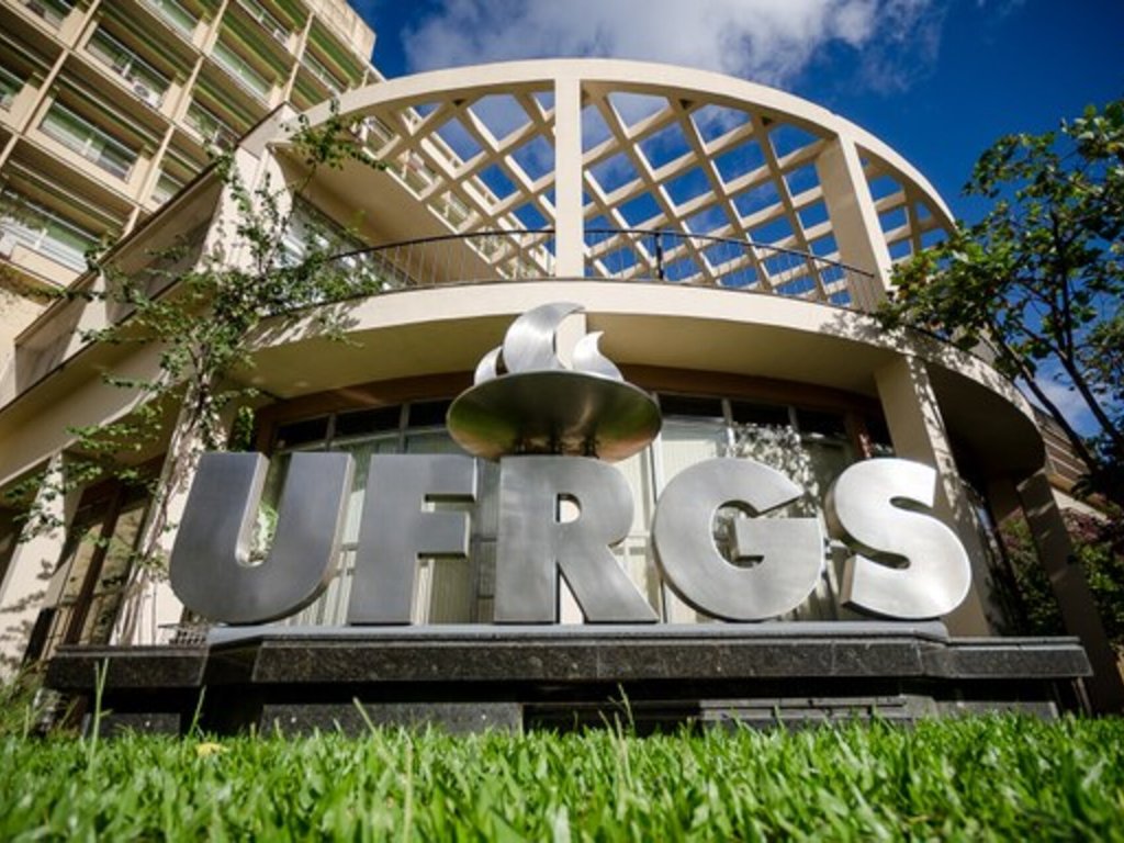 UFRGS seleciona avaliadores de redação para próximo vestibular