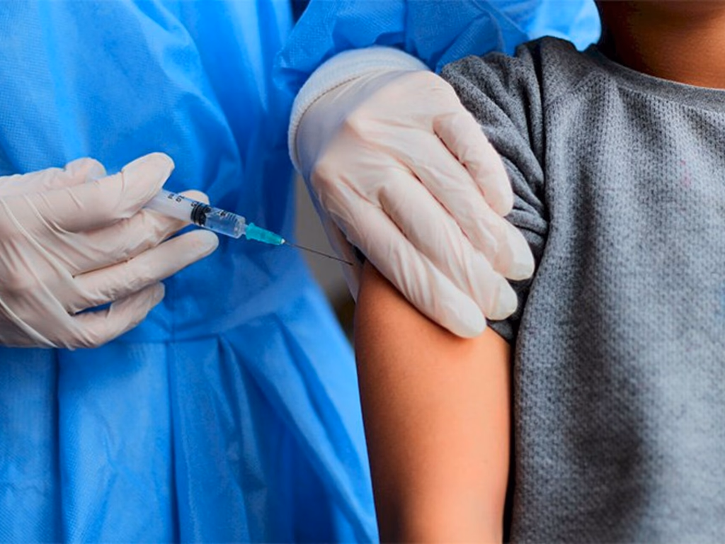 Crianças de 5 a 11 anos devem receber primeira dose de reforço