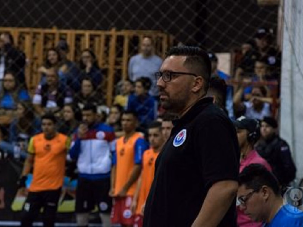 Técnico Adão Vilanova é desligado do comando da AEU