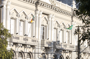 Carnaval terá ponto facultativo e expediente reduzido