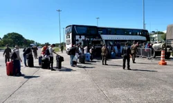 Caminhoneiros recebem kits de higiene e orientações de saúde
