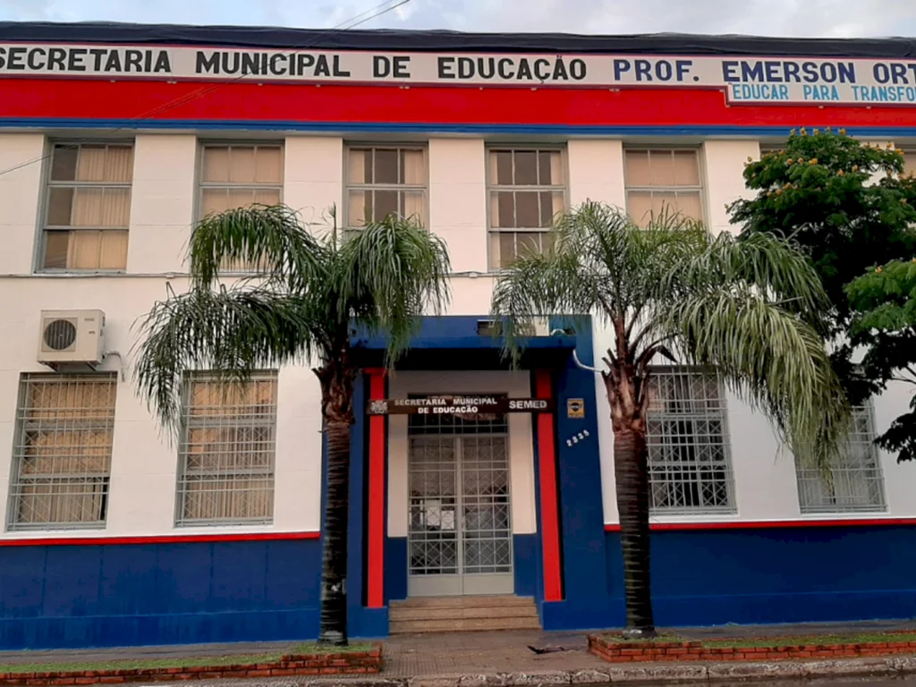 Prédio recebe nome de professor vítima da covid-19