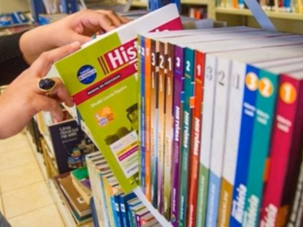 Processo de escolha das obras didáticas para 2019 termina segunda-feira