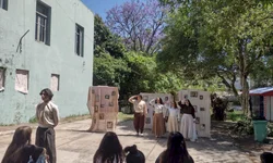 Carro explode na XV de Novembro