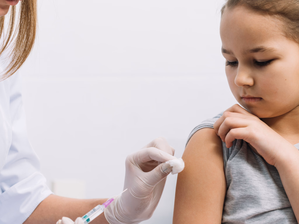 Vacinas pediátricas já estão disponíveis nos postos