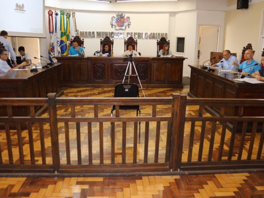 Secretaria de Saúde gastou mais do que recebeu