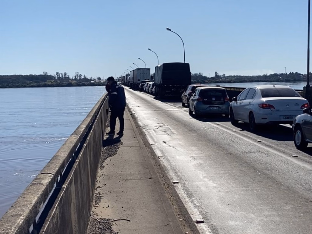 Ponte Internacional está em meia pista