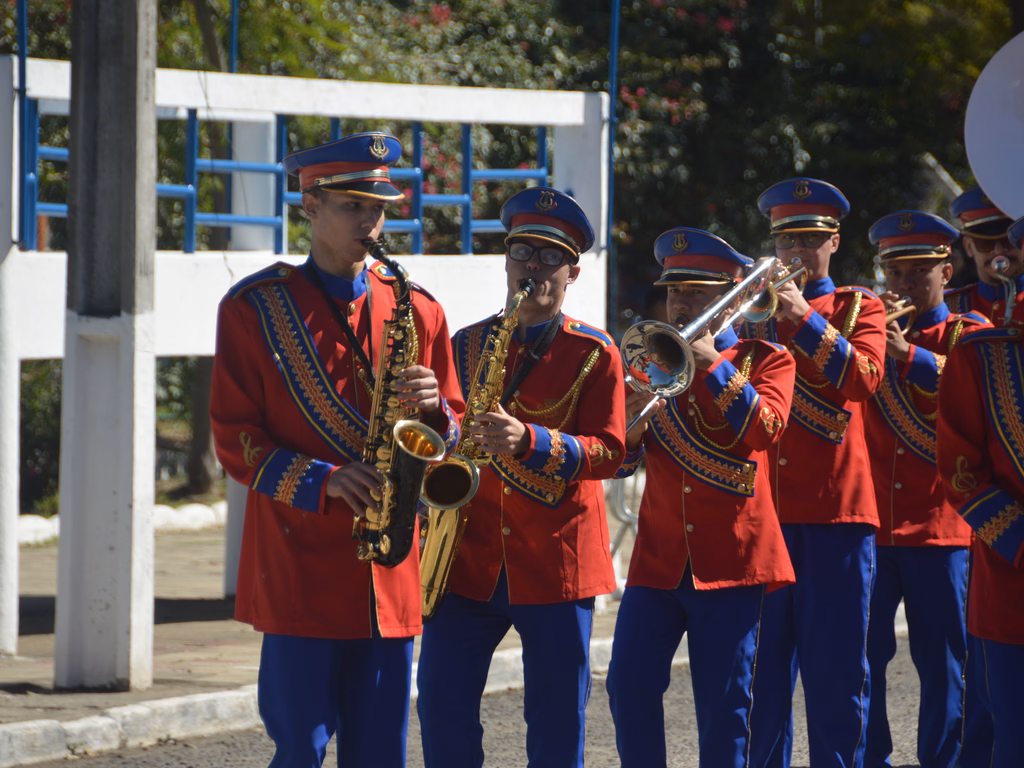 Em caso de chuva desfile será realizado no sábado