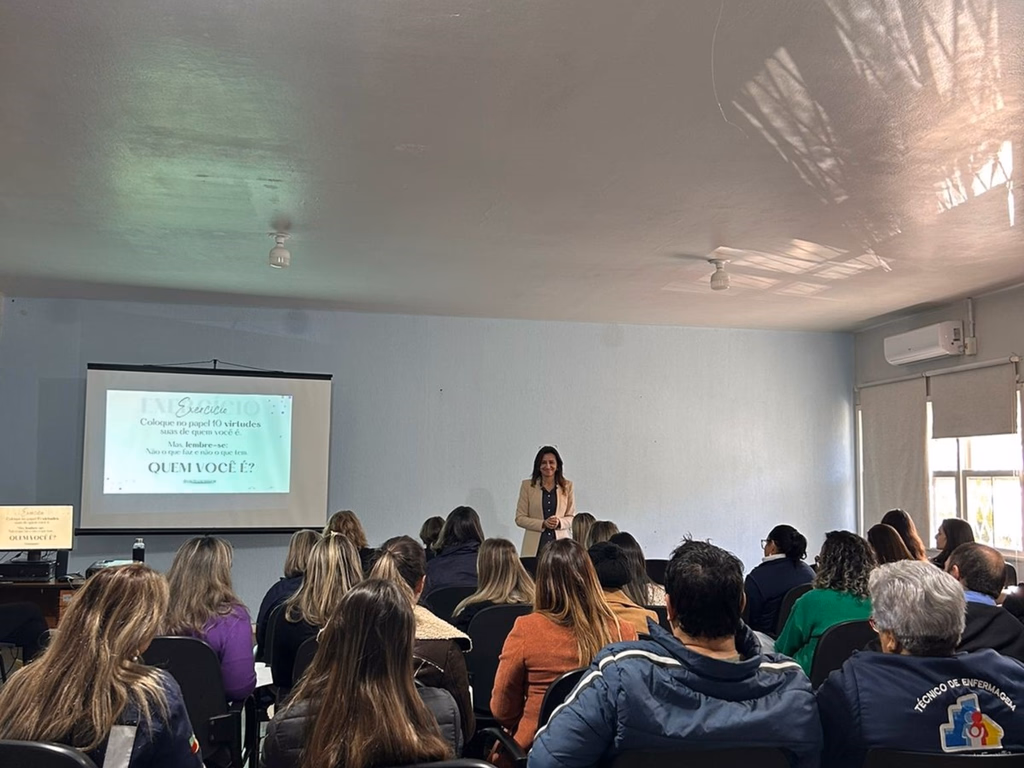 SMS realiza palestra alusiva a semana da enfermagem