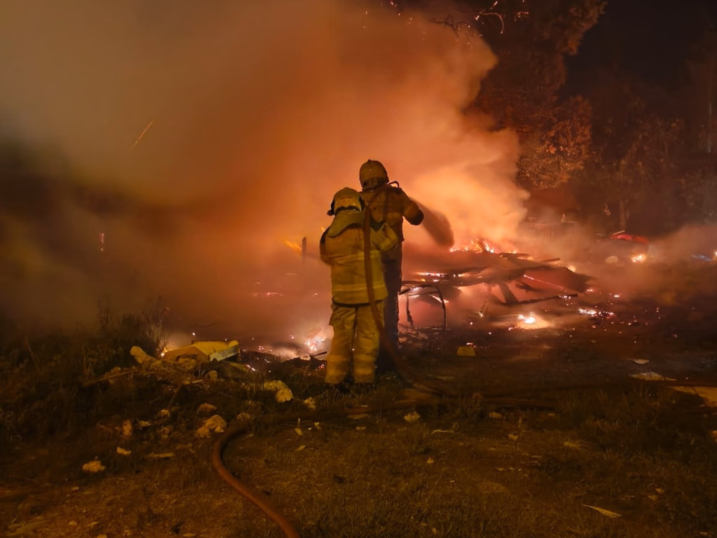 Fogo destrói casa no bairro Proficar