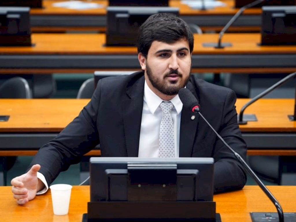 Proposta insere direito e economia como opcionais na educação básica