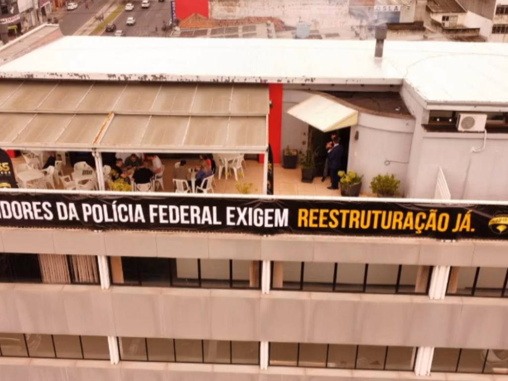 Servidores da PF protestam por reestruturação salarial