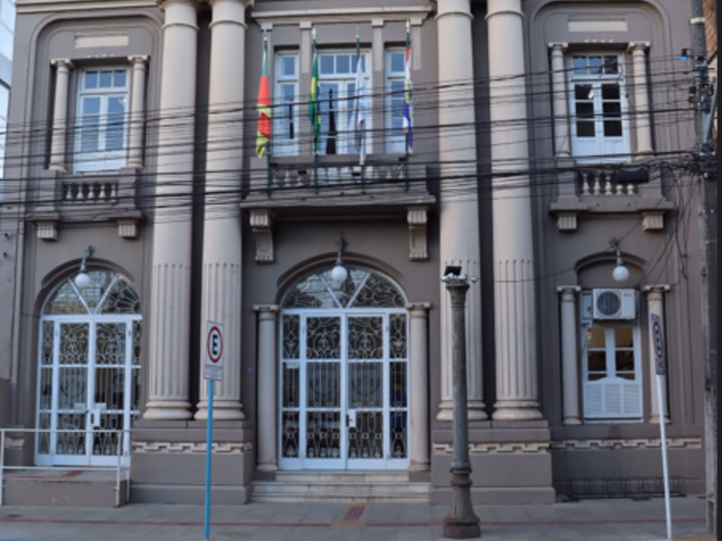 Constituição e Justiça analisa projetos do Executivo