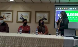 Particularidades do ensino híbrido são discutidas em reunião