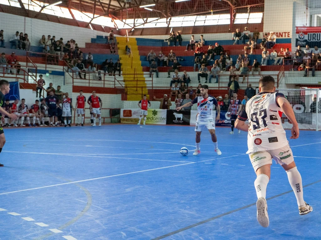 Uruguaianense vence de virada