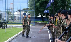 Guarda Municipal flagra detentos em via pública