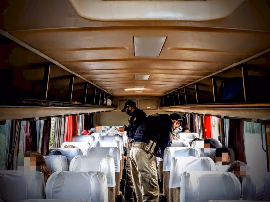 Homem é preso transportando caixas de anestésicos