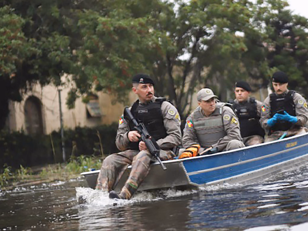 Policiais administrativos são realocados para policiamento ostensivo