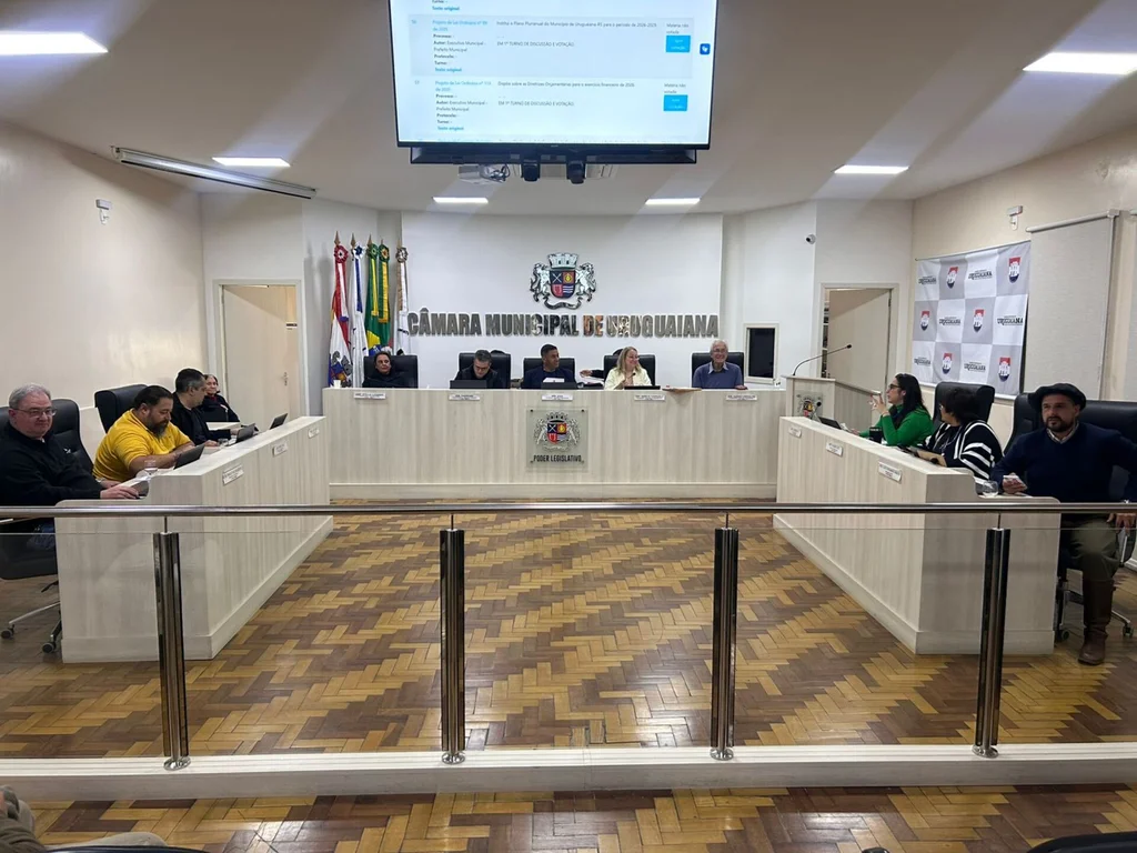 Após meses parado, PL que cria cargos é aprovado