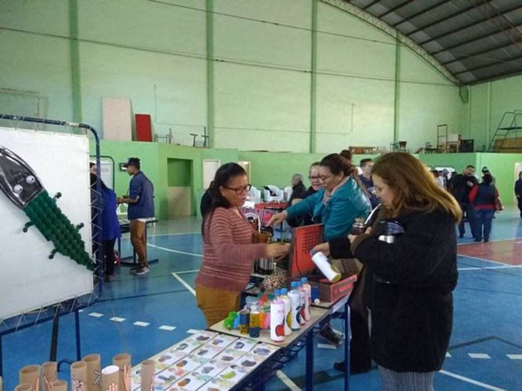 Escola Elisa Valls realiza 1ª Feira da Sustentabilidade