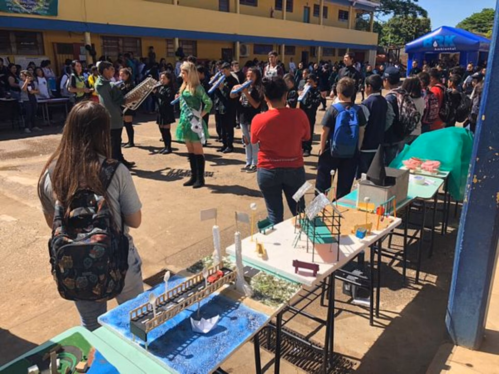 EMEF Cabo Luiz Quevedo realiza Feira de Ciências