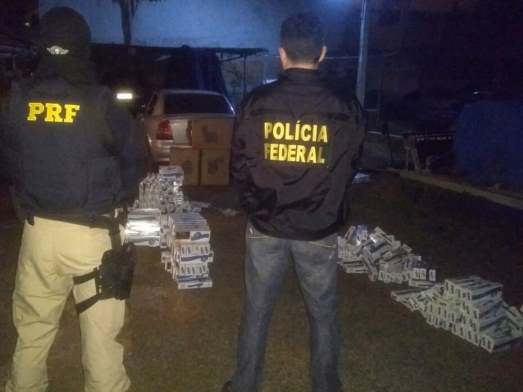 PRF apreende mais de oito mil maços de cigarro