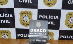 Quatro presos e drogas e munições apreendidas