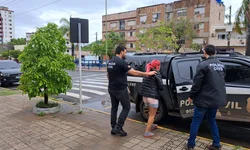 Quatro presos e drogas e munições apreendidas