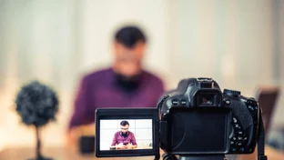 Influenciador condenado por danos coletivos em caso de exposição de crianças