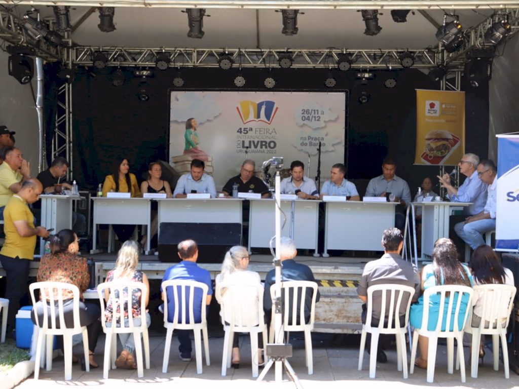 Sessão da Câmara desta terça-feira ocorreu na Feira do Livro