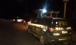 PRF apreende 17,5 mil maços de cigarros contrabandeados