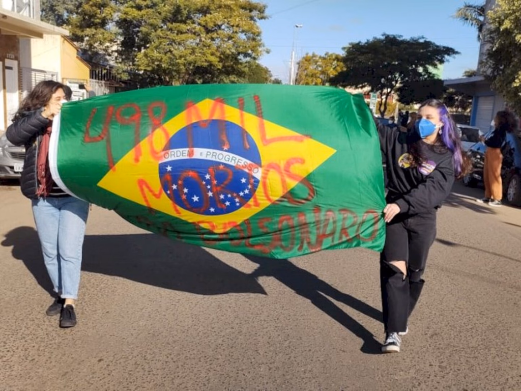Manifestação reúne mais de 200 pessoas em Uruguaiana
