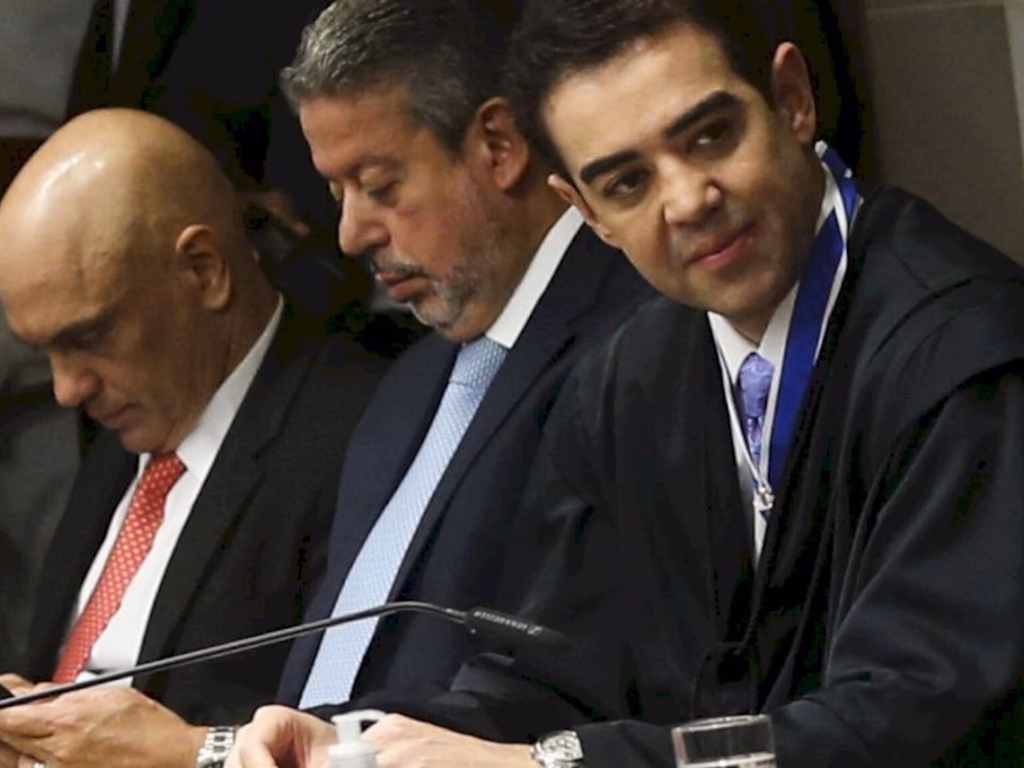 Bruno Dantas toma posse como presidente do TCU