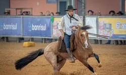 Guerra Sem Regras, longa de Guy Ritchie com Henry Cavill, ganha data de estreia