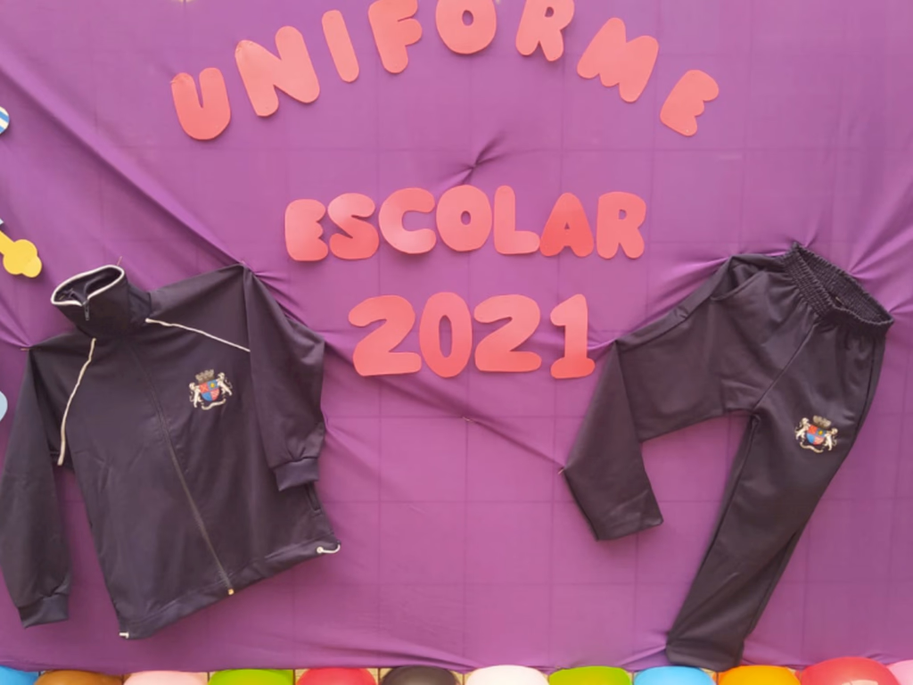 Uniformes são distribuídos para alunos da rede pública municipal
