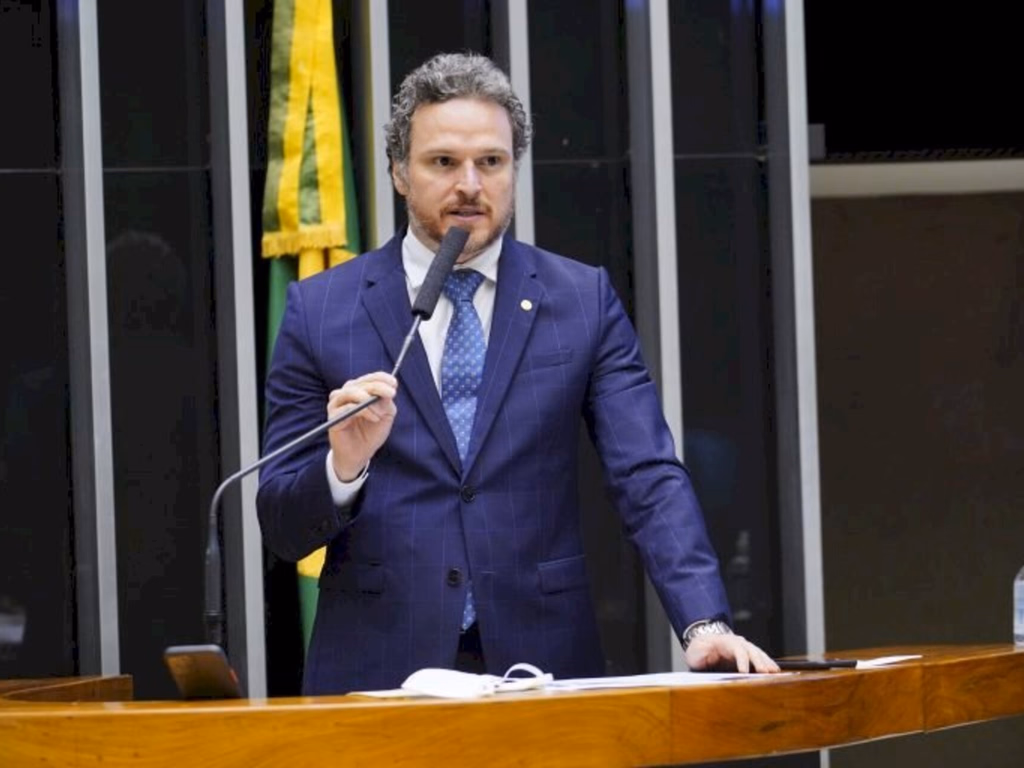 Comissão aprova projeto que prevê saque do FGTS a partir dos 65 anos