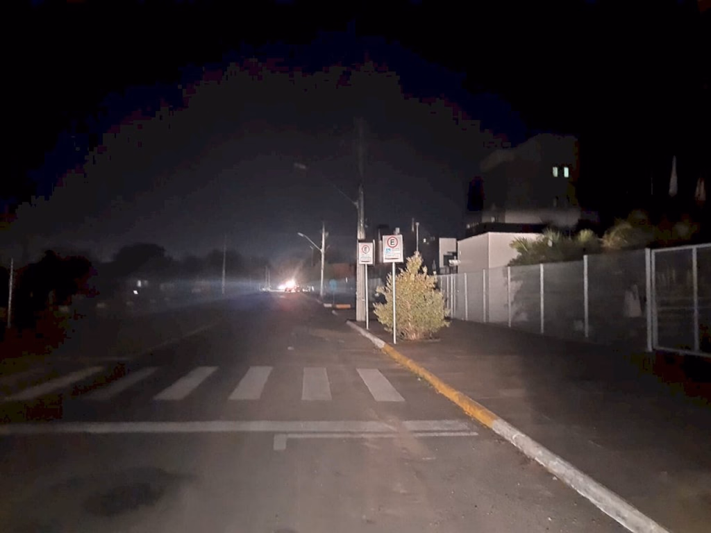 Rompimento de cabo deixa parte da cidade sem energia