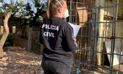 Trio de vândalos ateia fogo na Praça do Barão