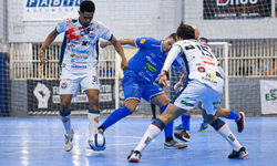 Goleada garante Uruguaianense na final