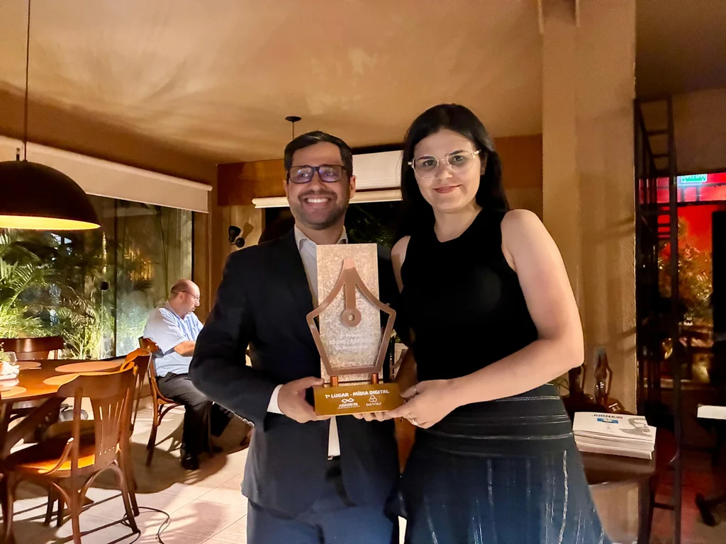 Cidade recebe troféu Jornal de Ouro 2025