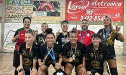 Leoas de Uruguaiana conquistam título invicto no torneio “Rainha das Quadras”