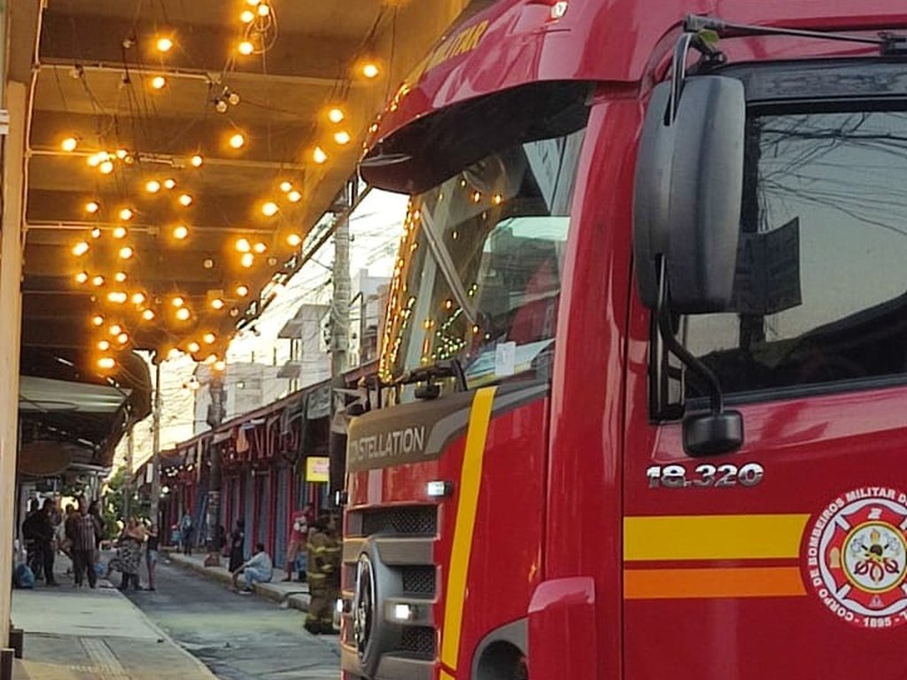 Incêndio em poste é controlado antes de atingir camelódromo 