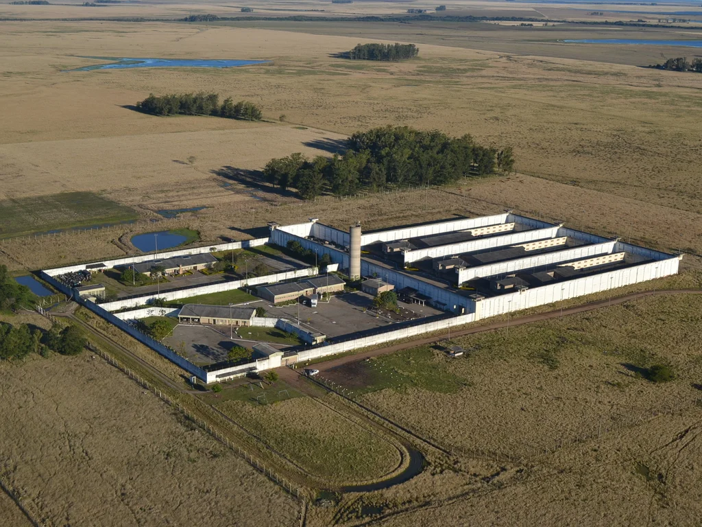 Guarda Municipal flagra detentos em via pública