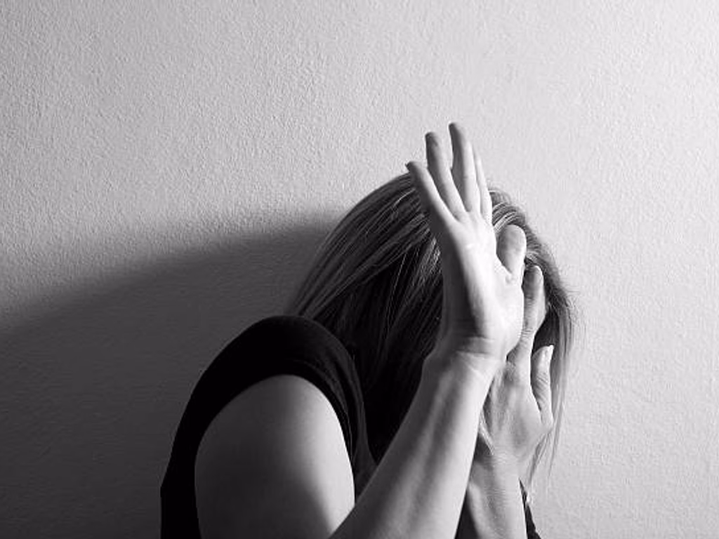 Homem é preso por ameaçar e agredir ex-companheira