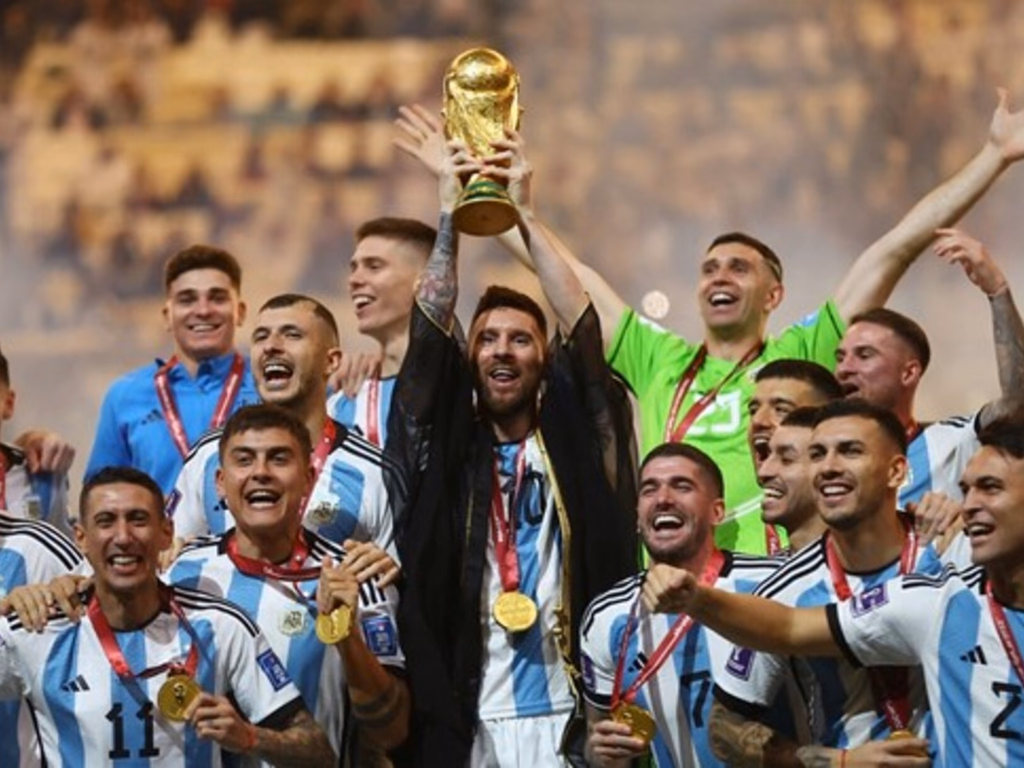 Jornal inglês elege Messi como melhor jogador de 2022