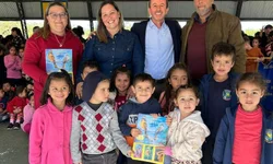 Barra do Quaraí lança álbum de figurinhas para alunos do município